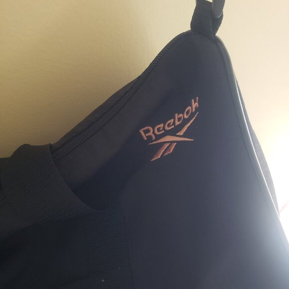 Small/Medium Sized Reebok Duffle Gym Bag - Picture 5 of 6
